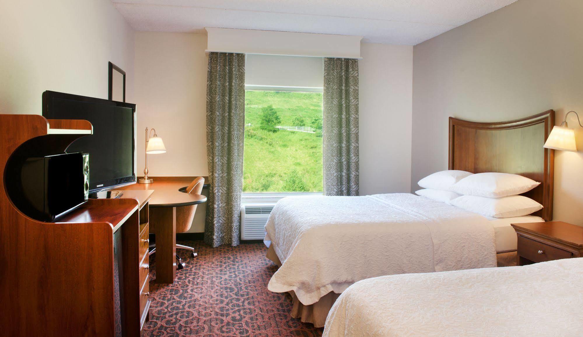 Hampton Inn & Suites Pittsburgh-Meadow Lands Washington Exterior foto